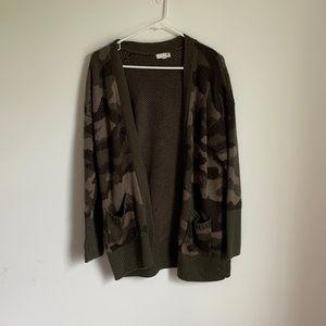 Camo cardigan with pockets